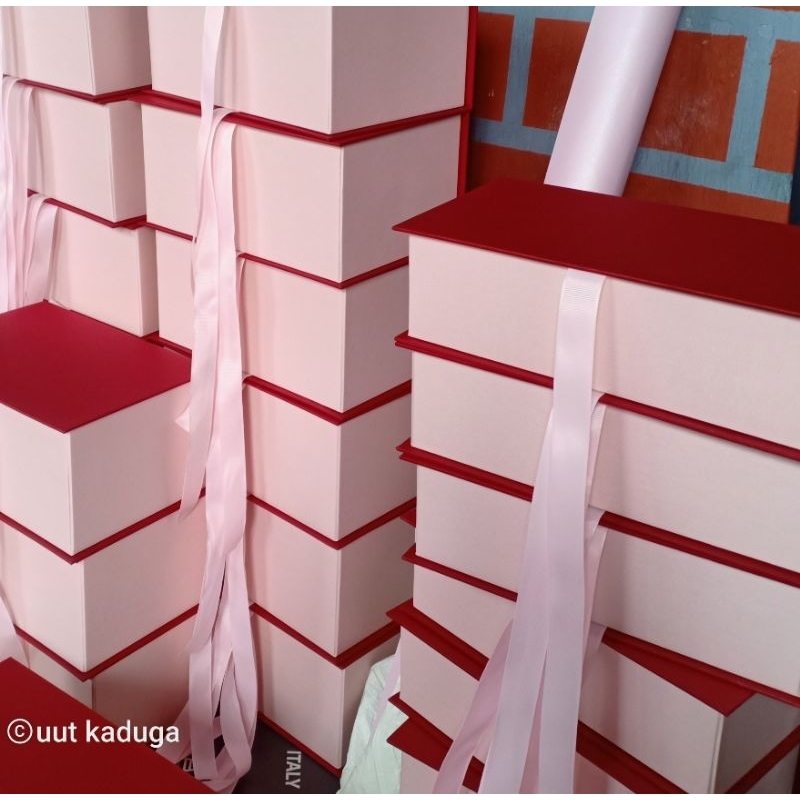 

kotak kado pita tutup buka