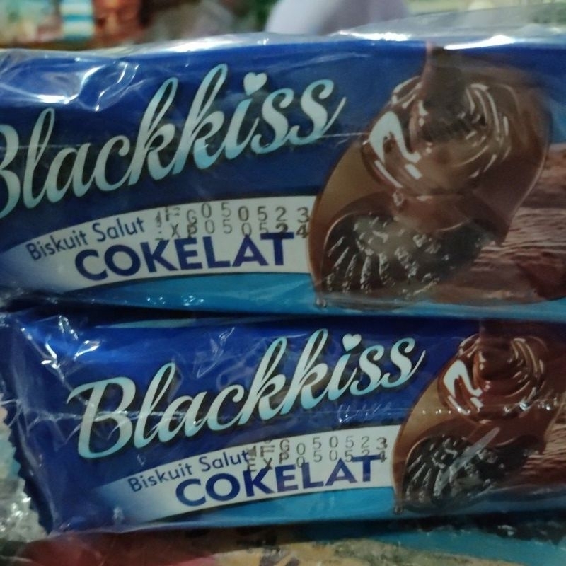 blackkiss biskuit salut cokelat 1 pak isi 20 bungkus