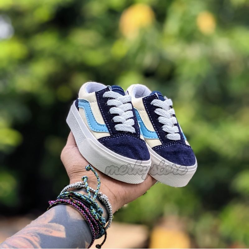 Sepatu anak anak laki perempuan oldskol putih navy list biru