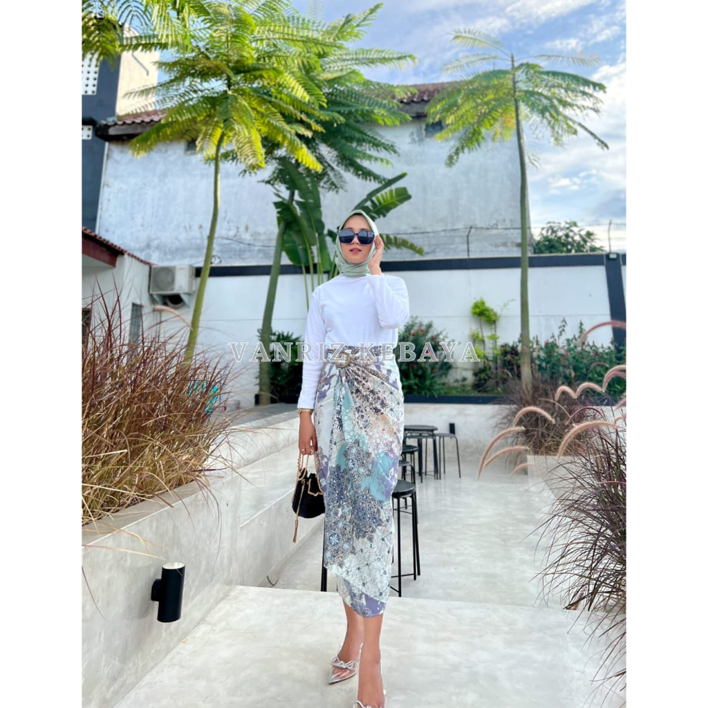 Vanriz Kebaya-Rok Lilit Batik Wanita Free Gesper