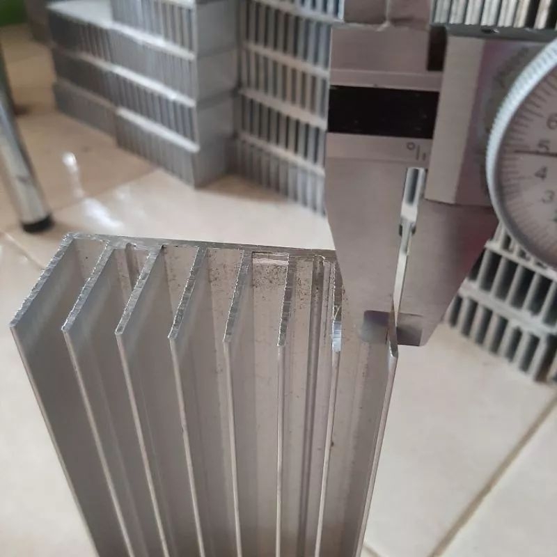 Heatsink - HS 8 Sirip Putih 12 CM