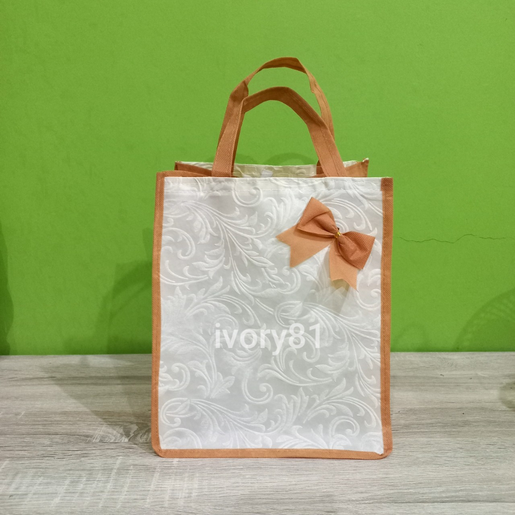 

Tas embos 22 tas kain tas spunbond/ tas hajatan / tas berkatan