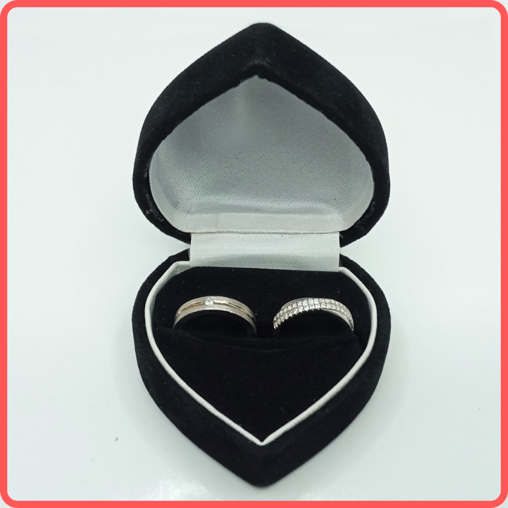 Kotak Cincin Tunangan Couple Bentuk Love Warna Hitam