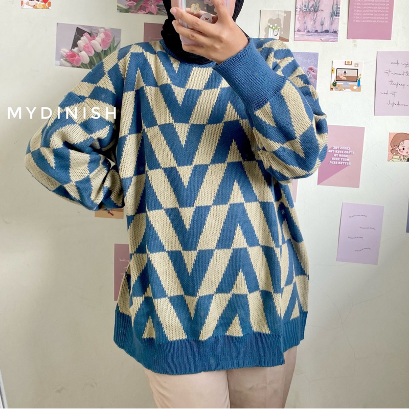 Vivia Oversize Sweater Rajut Wanita Motif Huruf V