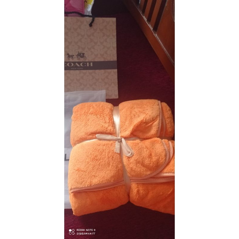 Chanel Handuk Orange Bisa Buat Kado Lengkap Dengan Gudibag