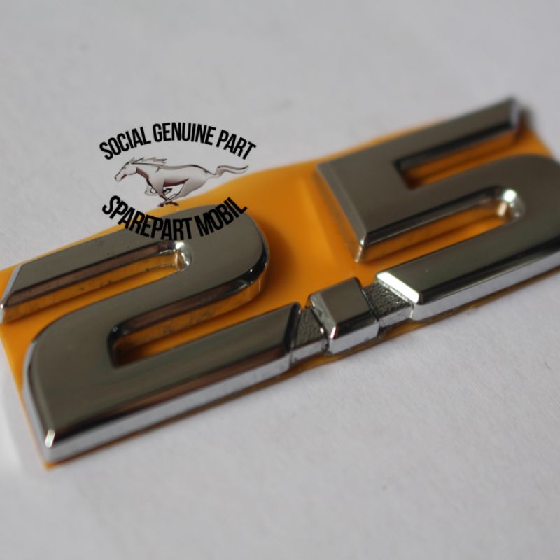 Emblem Bagasi 2.5 Innova Fortuner original