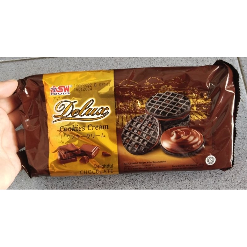 Delux cookies cream chocolate 160gr exp 2024