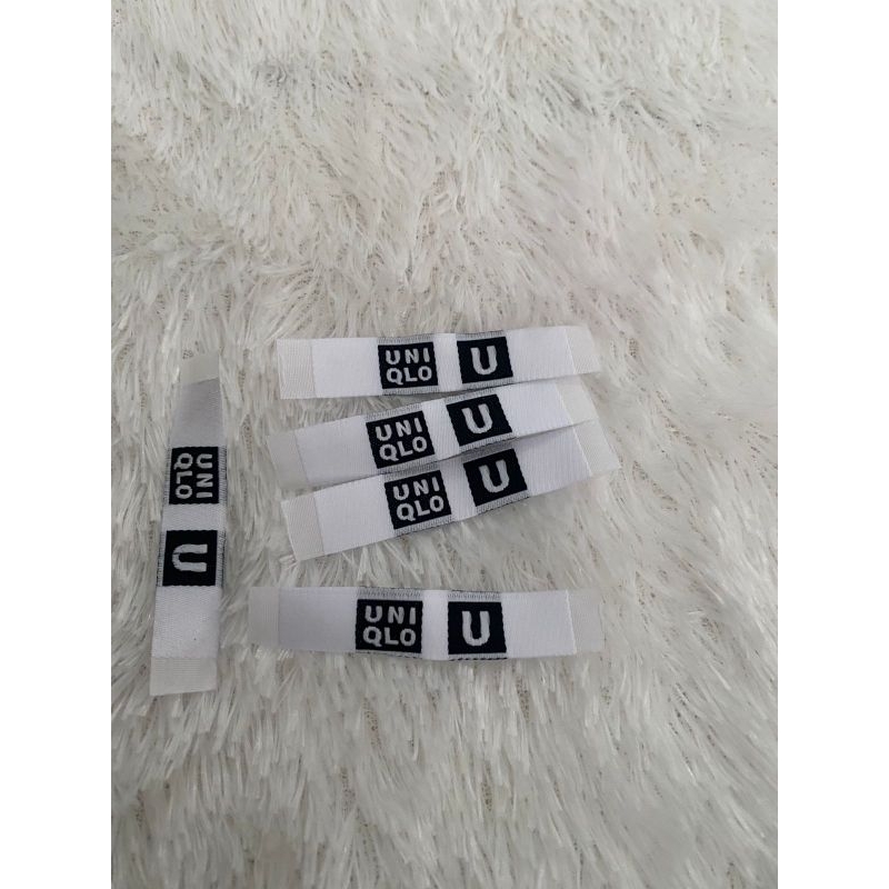 UNIQLO SLIP WOVEN RAJUT PREMIUM