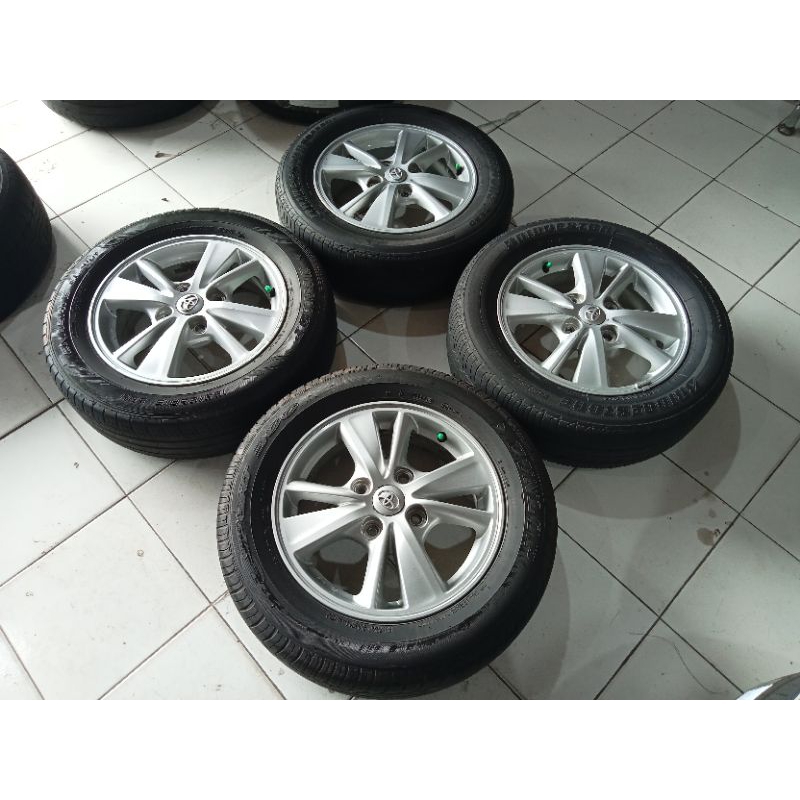 velg bekas Avanza veloz ring 15+ban 185 65 15 lebar 5,5 pcd 4x114