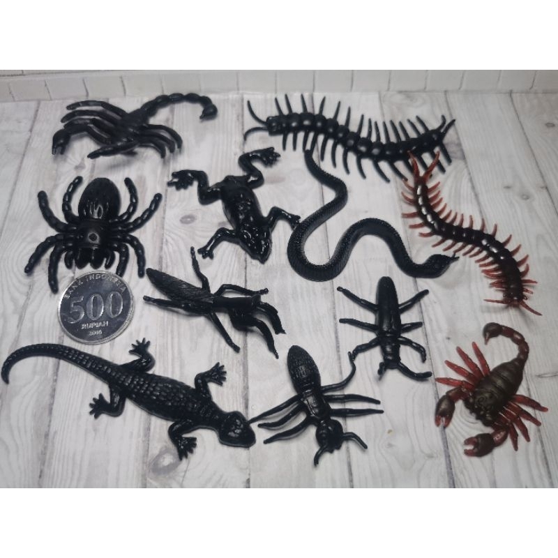 mainan hewan jahil prank toy miniatur kalajengking semut spider belalang karet hitam cicak