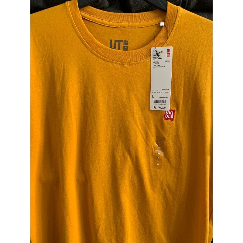 kaos uniqlo ukuran (XL)