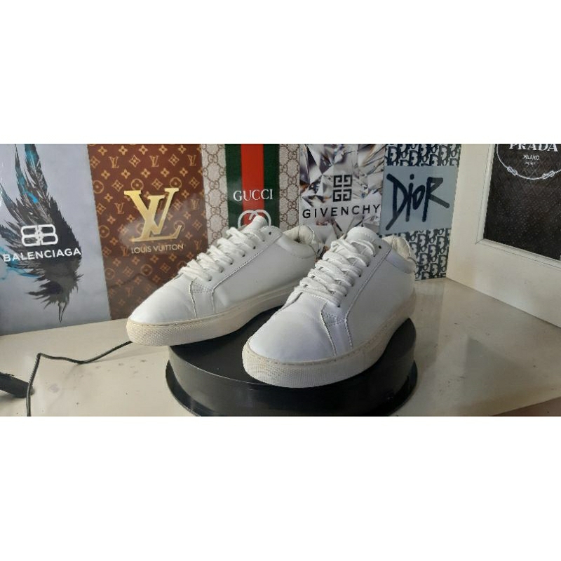 Givenchy Paris Preloved casual