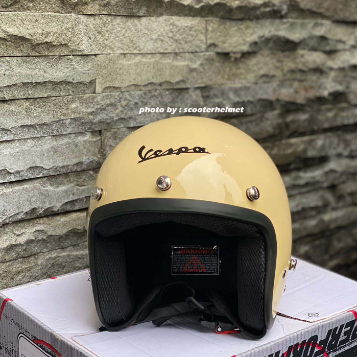 helm vespa cream