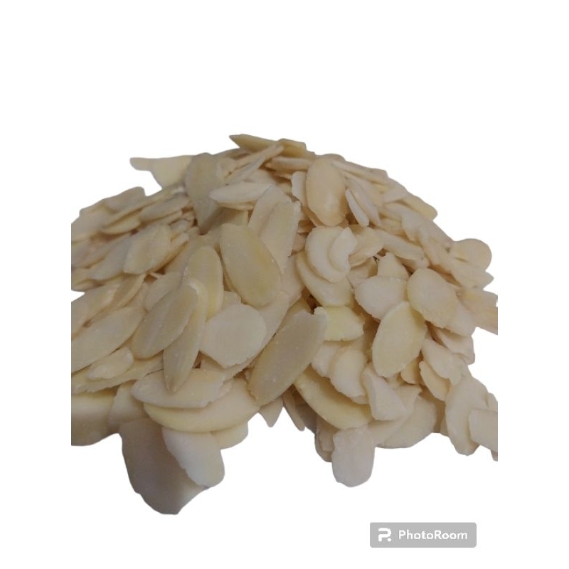 

kacang almond 100gr