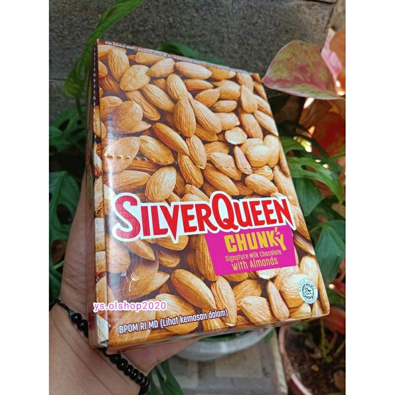

Sebox 1 Box isi 12 Pcs Silverqueen Chunky Bar Almond dan Mede 26 Gr x 12 Pcs