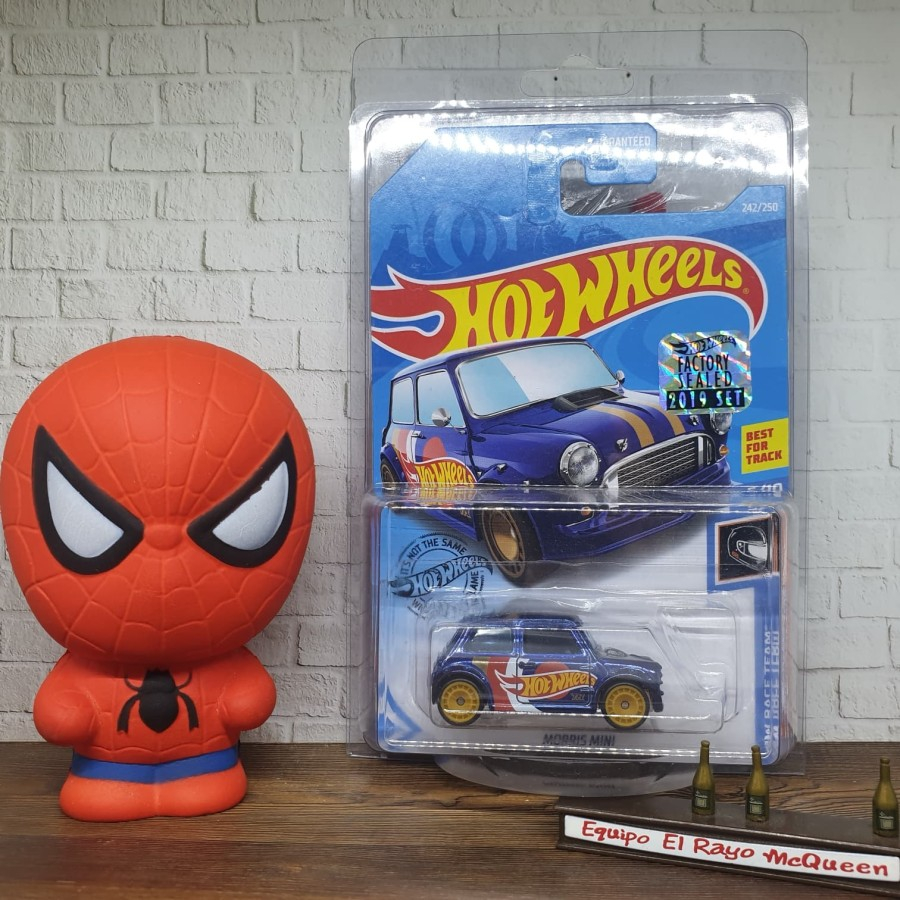 Hotwheels Morris Mini Blue Super Treasure Hunt Factory Sealed