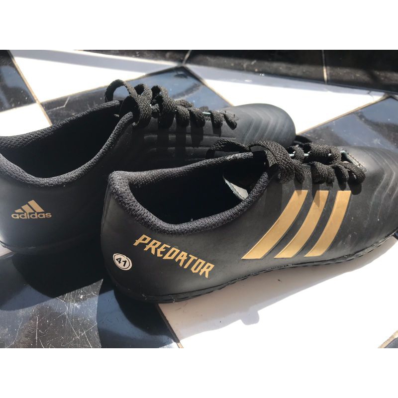 Sepatu Futsal Adidas Predator Hitam Gold