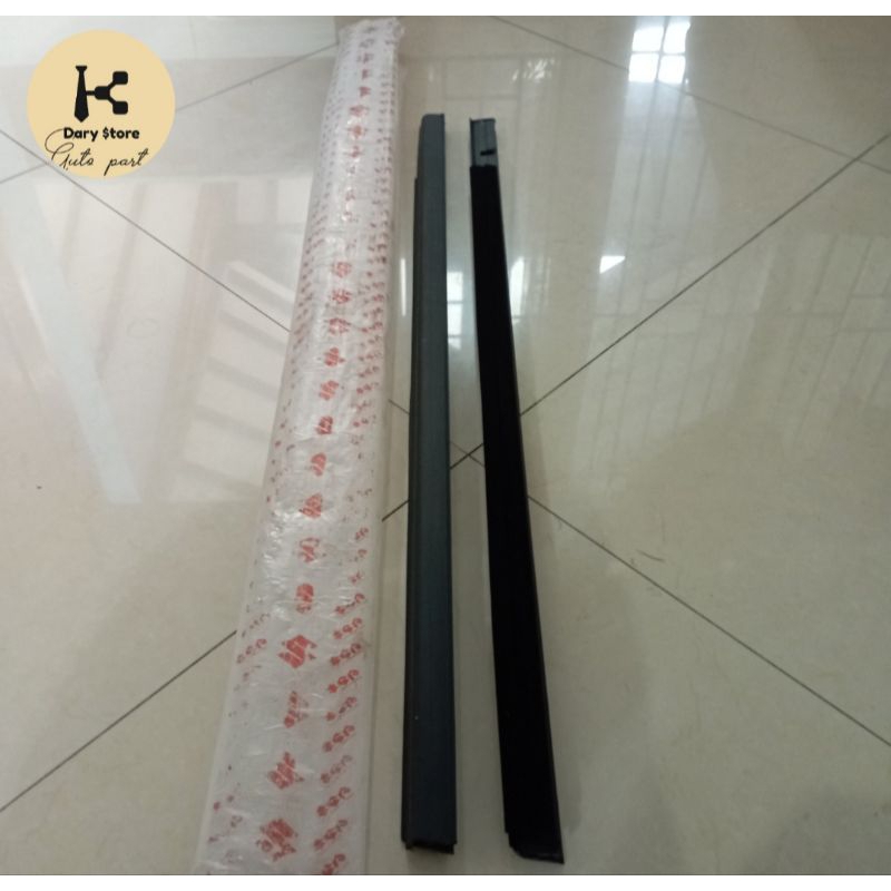 Pelipit Karet Kaca Luar Mobil Apv Hitam Original