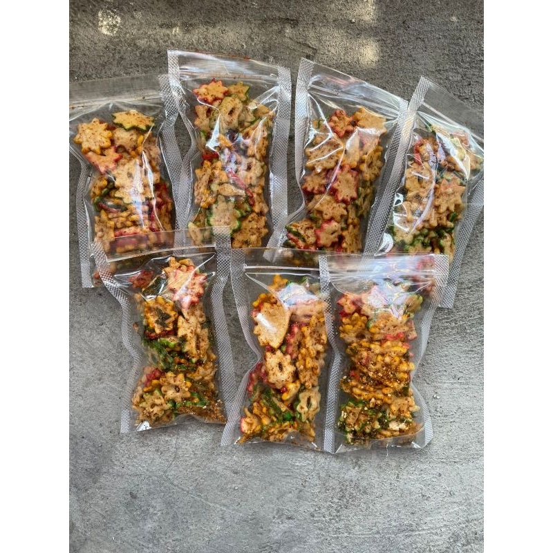 

Krupuk seblak aroma kencur gurih pedas daun jeruk