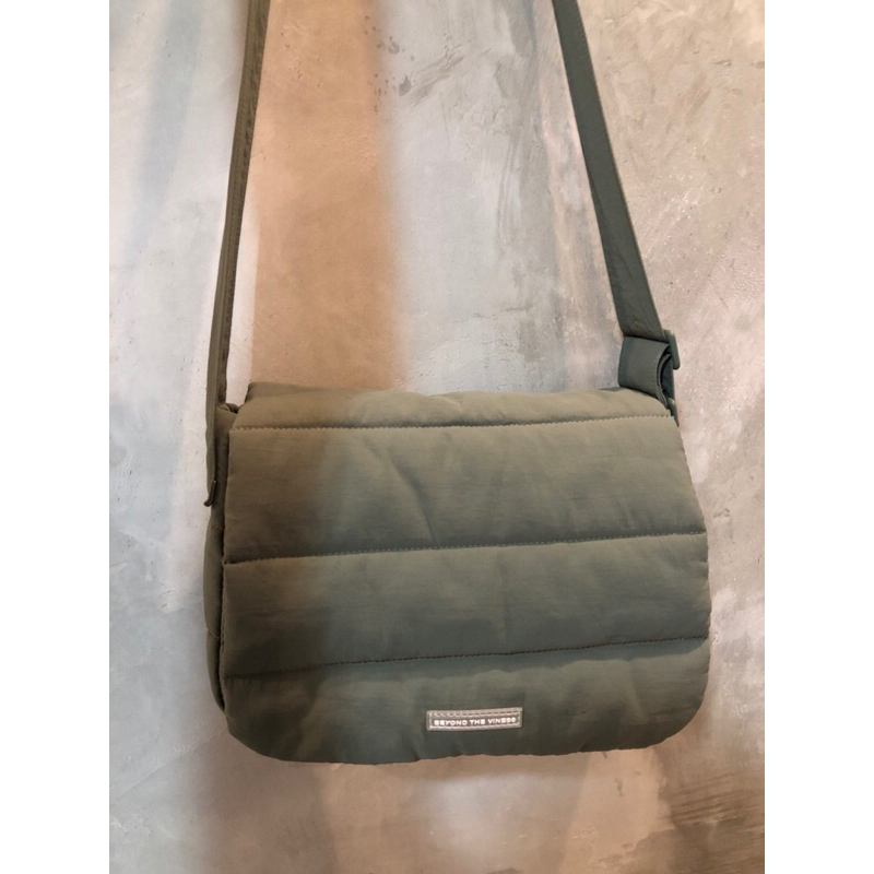 preloved BTV poofy bag - moss