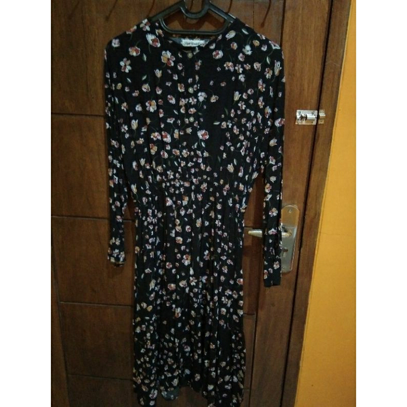(Preloved)-Midi Dress Vintage Black Floral Pink by Hijab Wanita Cantik