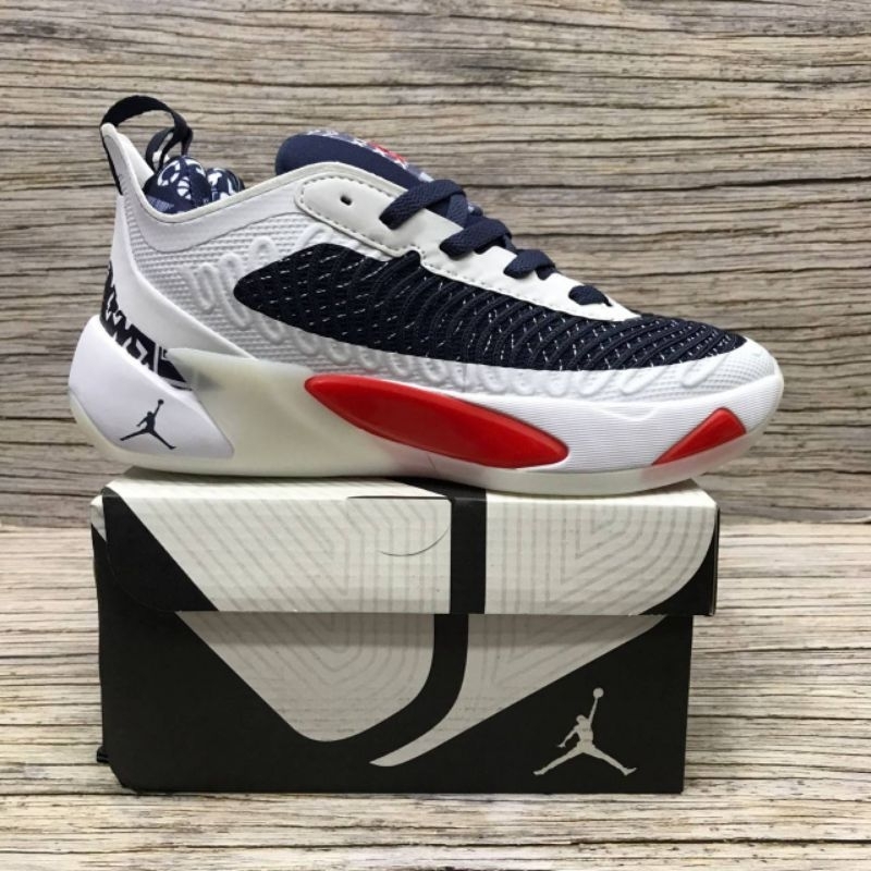 Sepatu Sneakers JORDAN LUKA