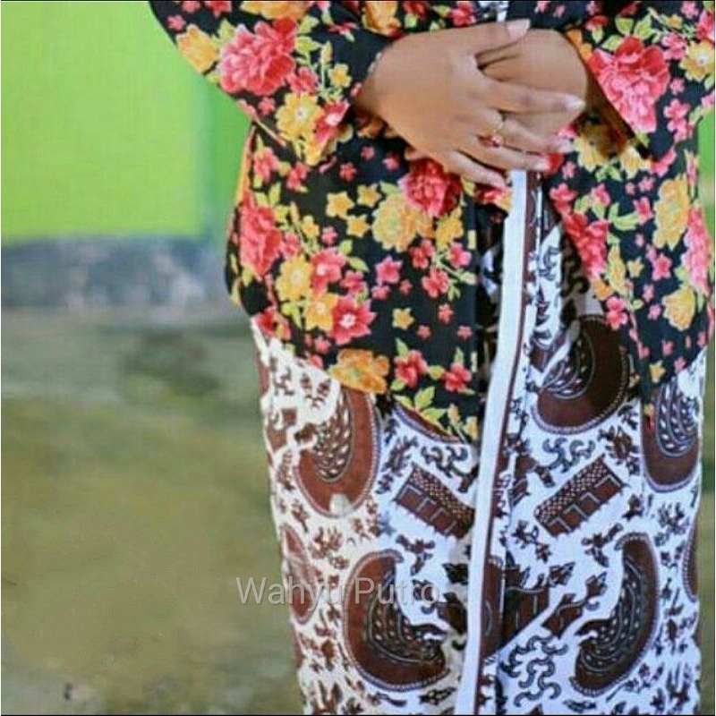 jarik pria jarik batik jadi simple langsung pakai oleh oleh jogja solo Pekalongan bawahan baju adat