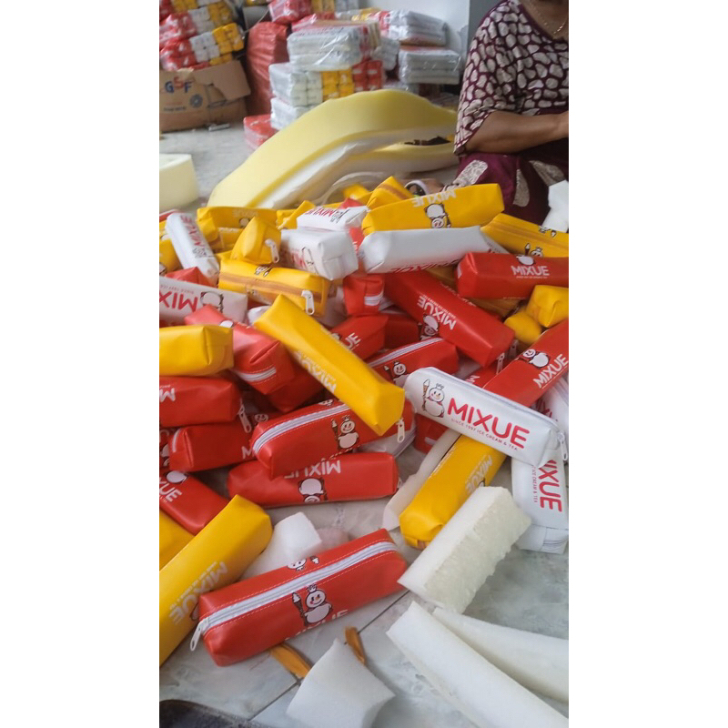 

Tempat Pensil Bentuk Lontong Tepak Lontong Snack Murah