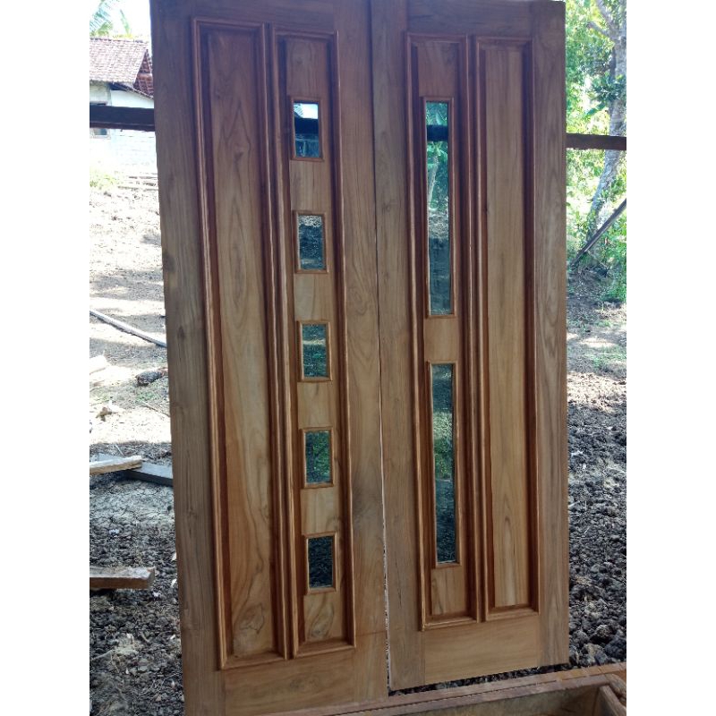 daun pintu dan kusen kupu tarung
