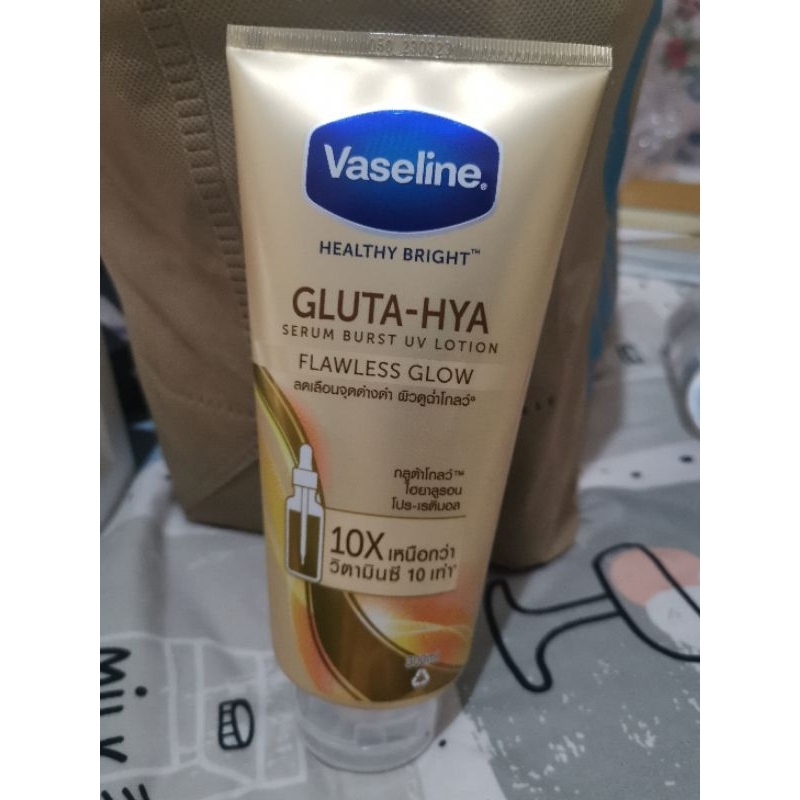 Vaseline Gluta Hya Healthy Bright