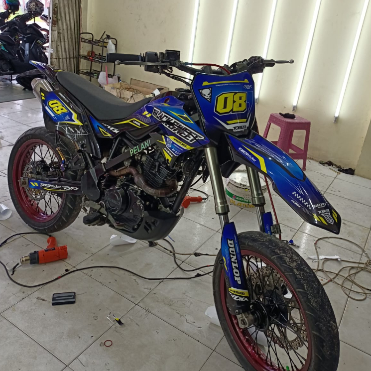decal trail biru