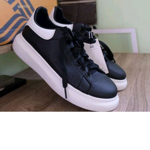 Sepatu Sneakers Guten Inc Black size 42