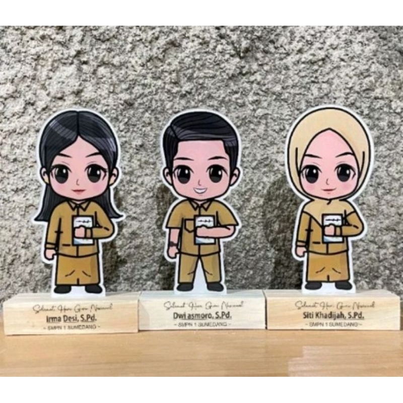 

kado akrilik wisuda SD SMP SMA KADO MURAH plakat custom kado guru