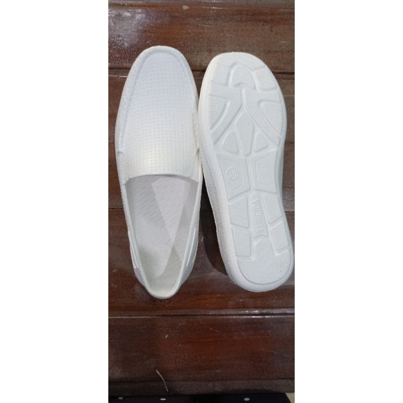 SEPATU PANTOFEL KARET PUTIH PRIA NEW