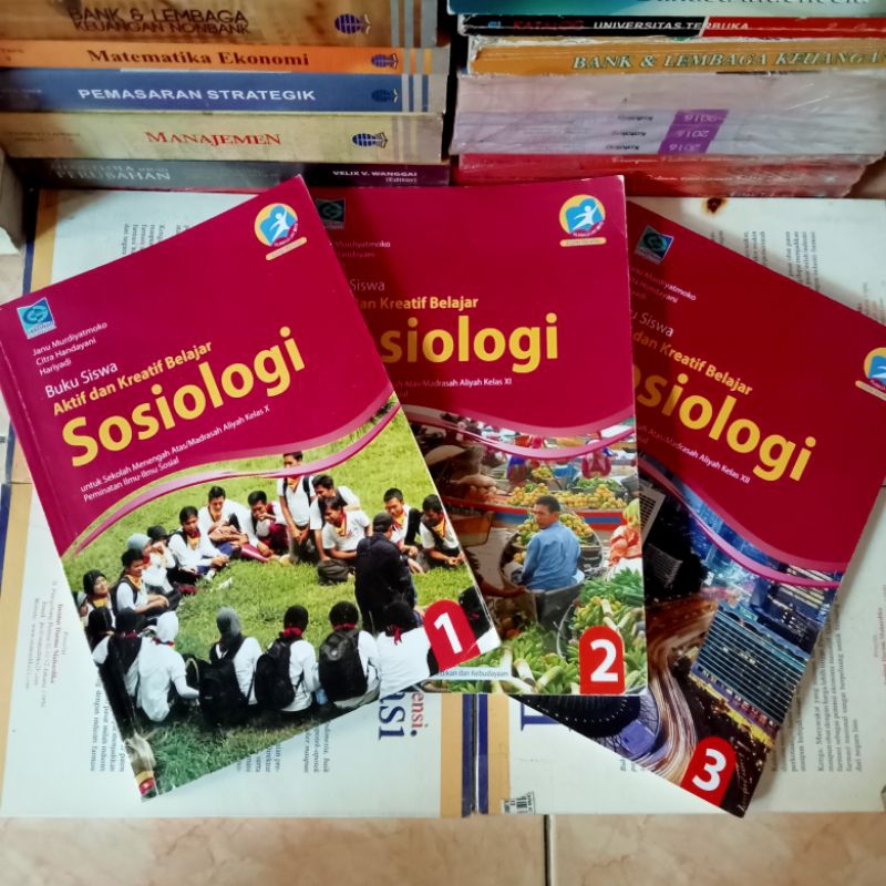 BUKU SISWA AKTIF DAN KREATIF SOSIOLOGI UNTUK SMA KELAS 10 11 12 EDISI REVISI
