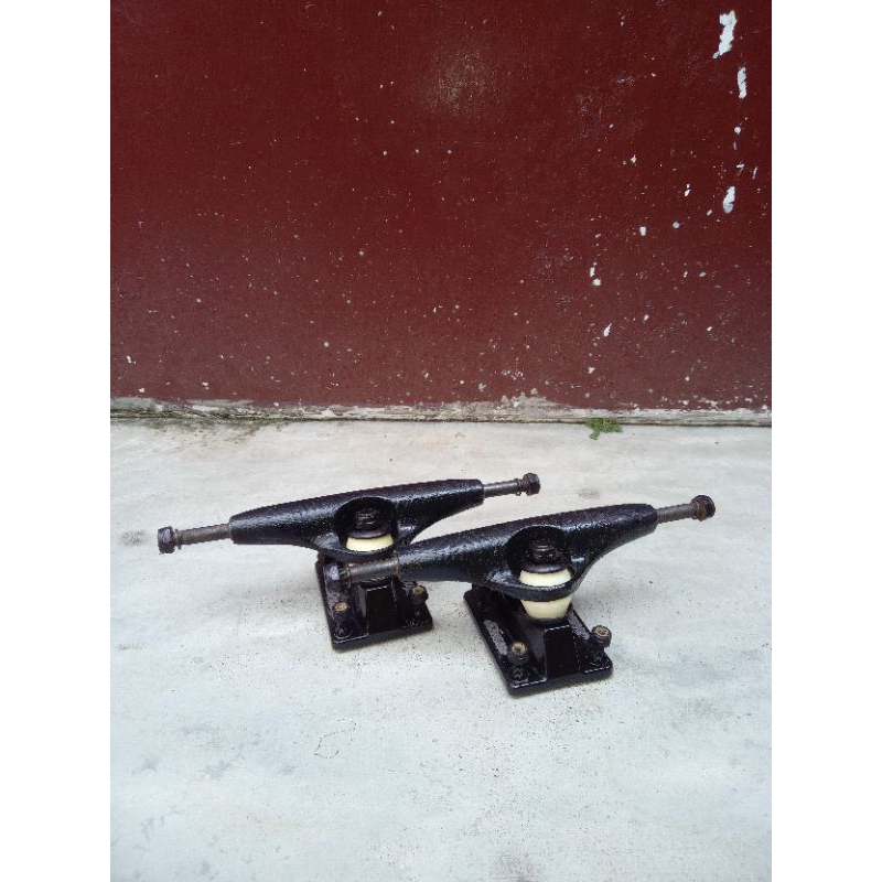 Skateboard Truck Slant + boltnuts second / bekas