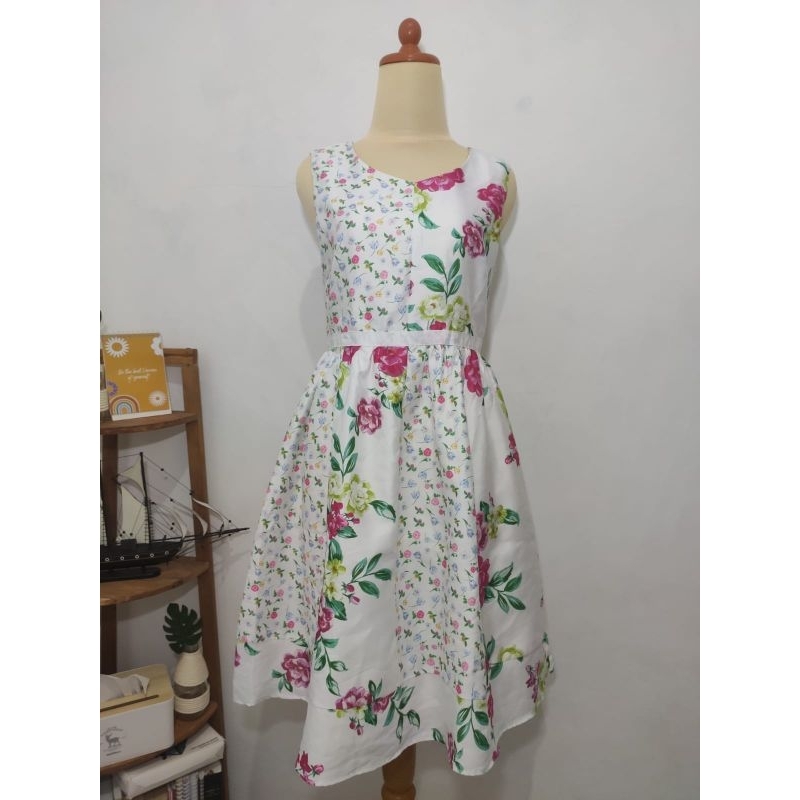 dress pesta/dress bunga-bunga/dress korea/dress putih/dress murah/dress kondangan/dress wanita/dress