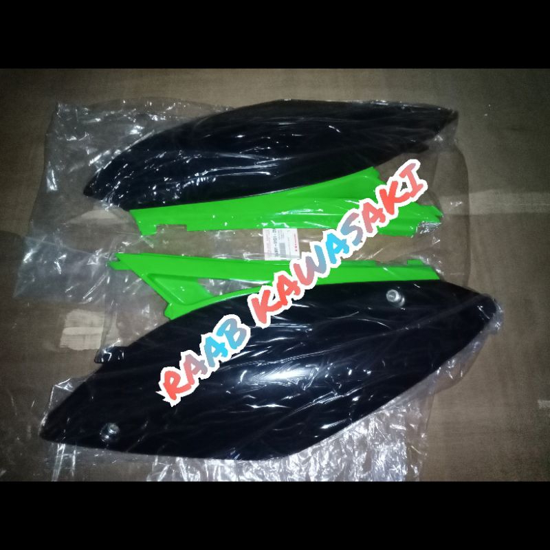 cover body belakang hijau hitam kiri kx 250 original kawasaki