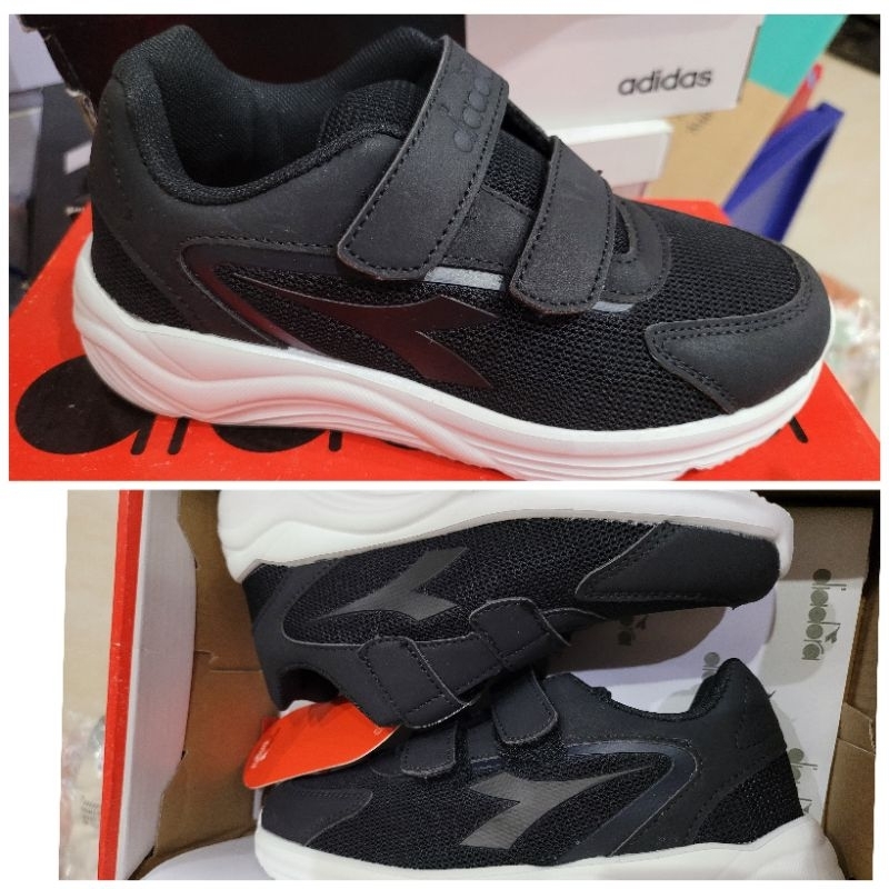 DIADORA BOYS FLO JR Hitam / Pink sepatu anak sekolah