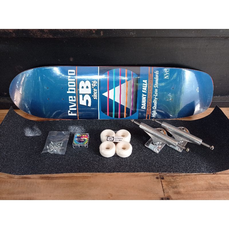 Skateboard set up fullset 5boro wheels hard 8.0