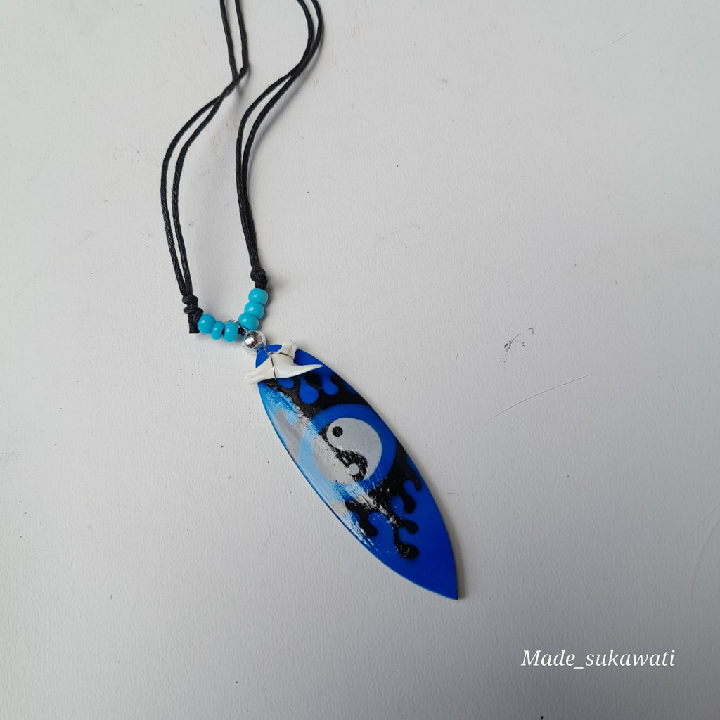 Kalung tali gantungan surfing kayu lukis airbrush