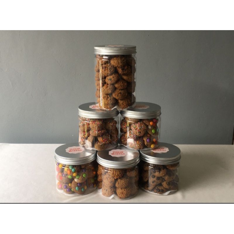 

soft cookies in jar chochips coklat