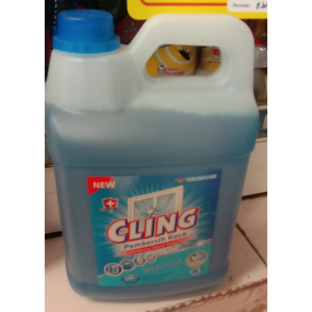 Cling Pembersih Kaca Biru Jerigen 4 L