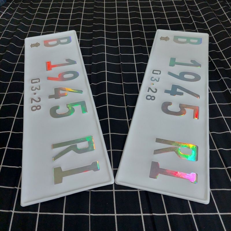 NOMOR MOBIL HOLOGRAM ( SEPASANG ) LOGO KORLANTAS ( FINISING STIKER REFLEKTIF )