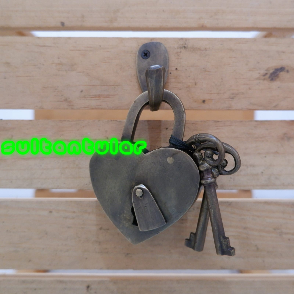 Kunci Gembok Pintu Rumah Batavia Kuno