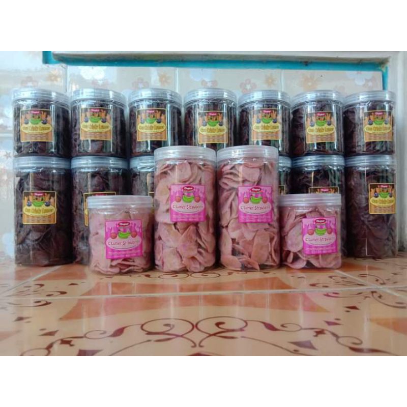 

Keripik pisang coklat & strawberry kemasan toples, Enak gurih nyoklat baget