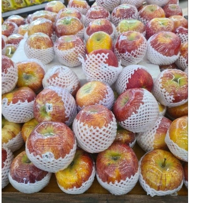 

buah apel envy JUMBO apel besar pasti MANIS & CRUNCY 1kg