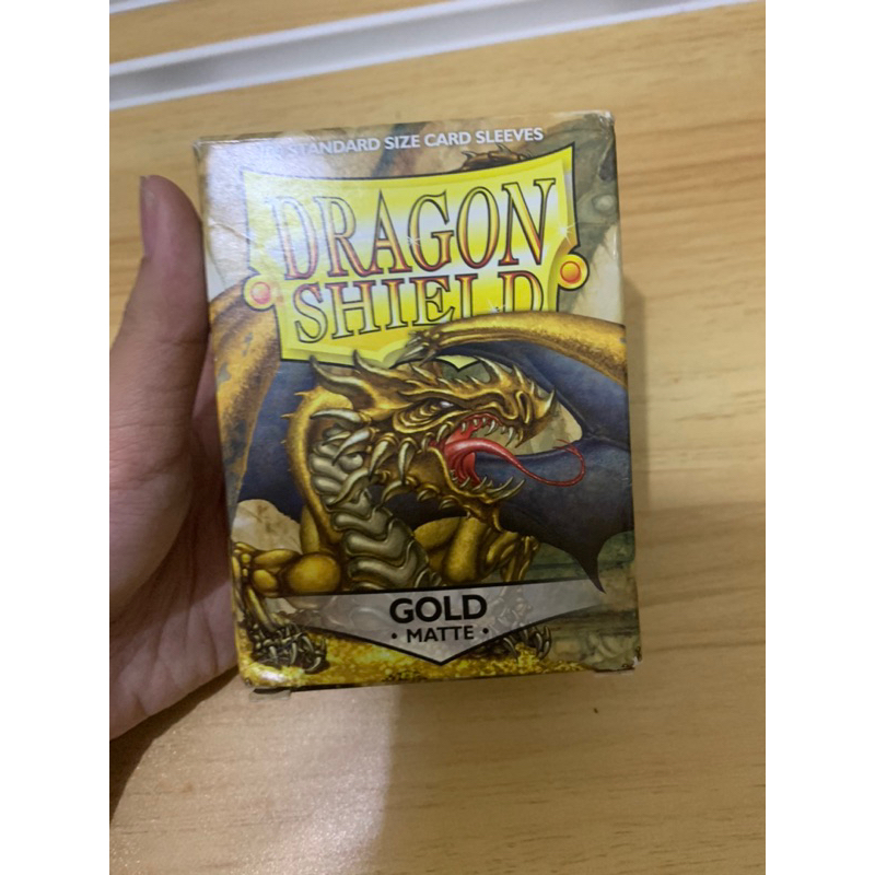 PREPOVED DRAGON SHIELD MATTE GOLD GLOSSY CARD SLEEVE OFFICIAL