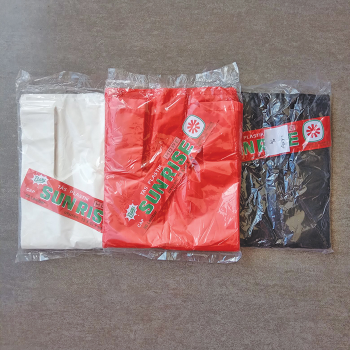 Kantong Kresek Plastik uk 15 x 34 Tebal 02 Sunrise - Merah Hitam Putih