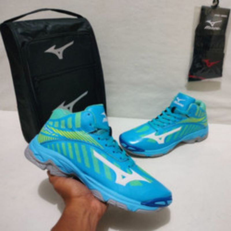 sepatu mizuno z4
